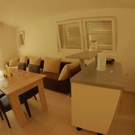 In Razanac/zadar Riviera 8256 Appartement *